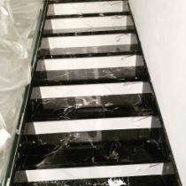 облицовка лестницы мраморными ступенями 
